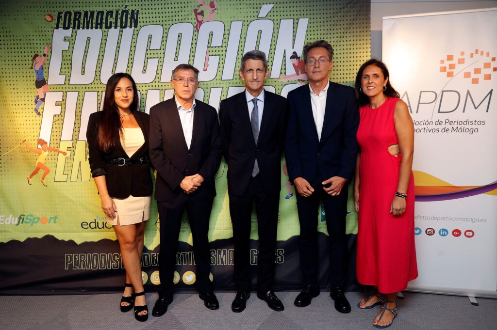 Evento en El Corte Ingles de Málaga junto a la APDM. Educacion Finaciera APDM Corte Ingles Malaga 1024x681